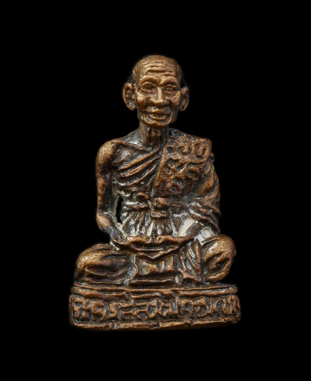 25Sep24 (82)p.jpg - รูปหล่ออุดกริ่งหลวงปู่บุญมา(พระครูสิลวุฒิคุณ)ฉลองอายุวัฒนะมงคล ครบรอบ 78 ปี พ.ศ.2539 วัดหนองผักชีเหนือ ต.โคกแย้ อ.หนองแค จ.สระบุรี เนื้อทองแดง พระเก่า [..] | https://kamulet.in.th